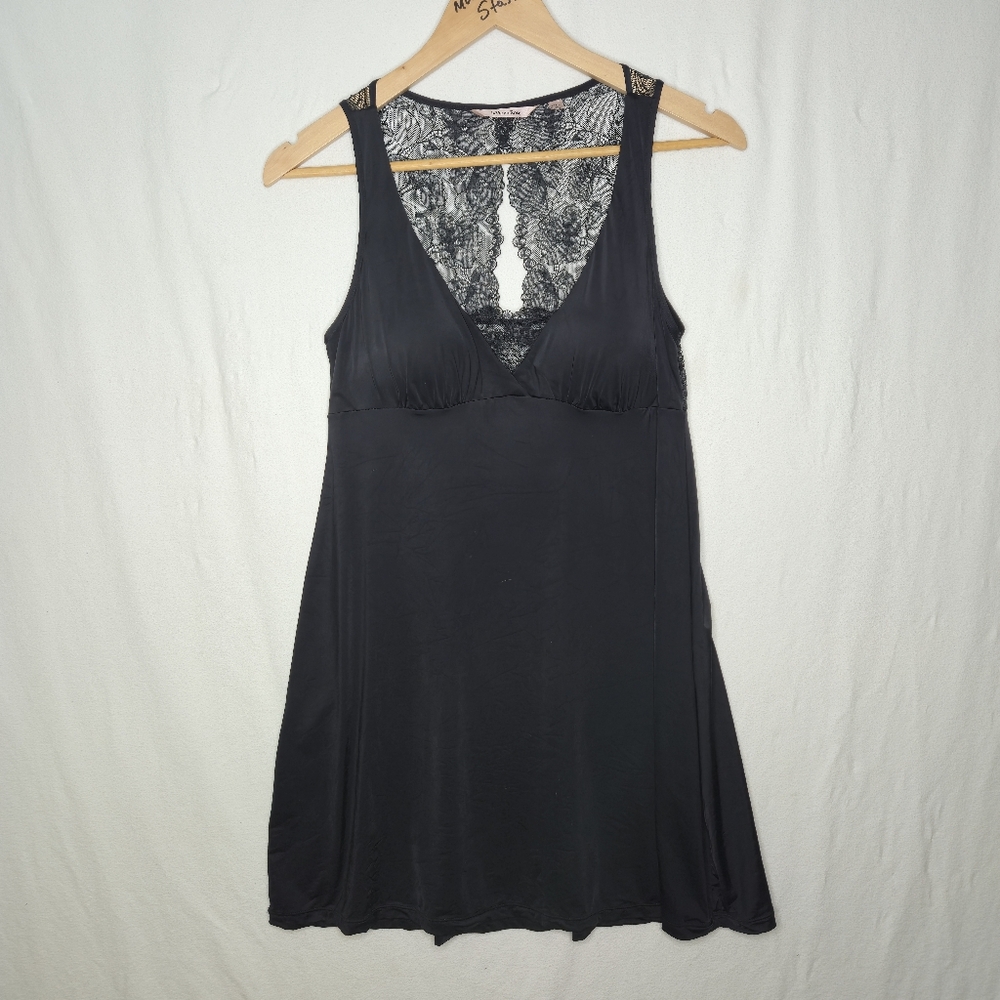La Vie En Rose Ladies Black V Neck Lace Back Chemise Slip Size Medium